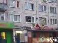 Намагалися допомогти його дружині: У Києві чоловік кидався ножами в рятувальників (фото)